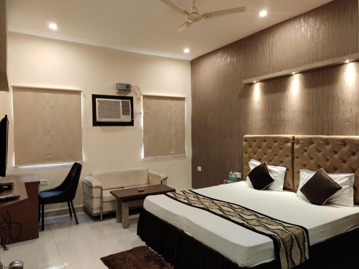 Maple Delite Hotel Lucknow Eksteriør billede