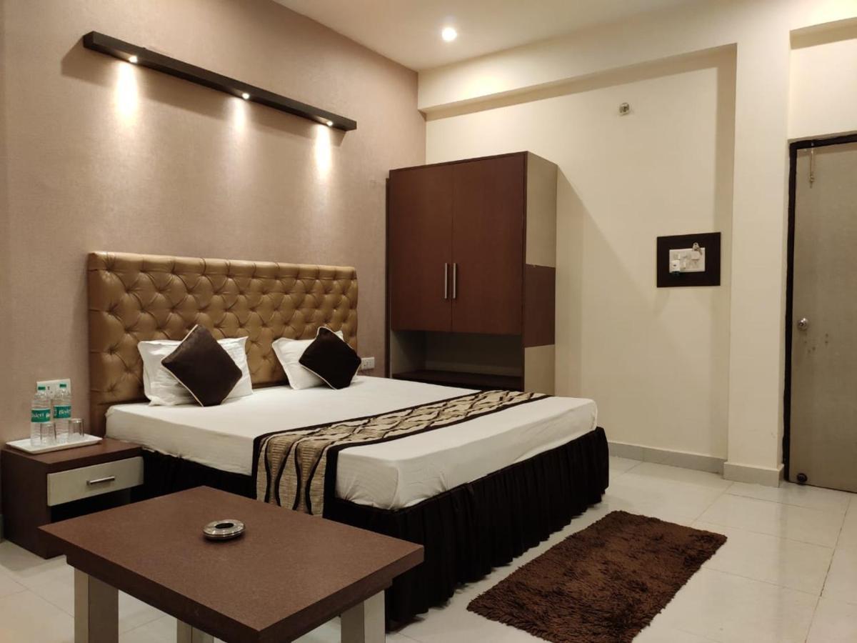 Maple Delite Hotel Lucknow Eksteriør billede