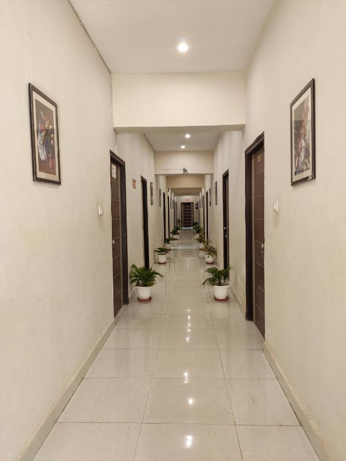 Maple Delite Hotel Lucknow Eksteriør billede