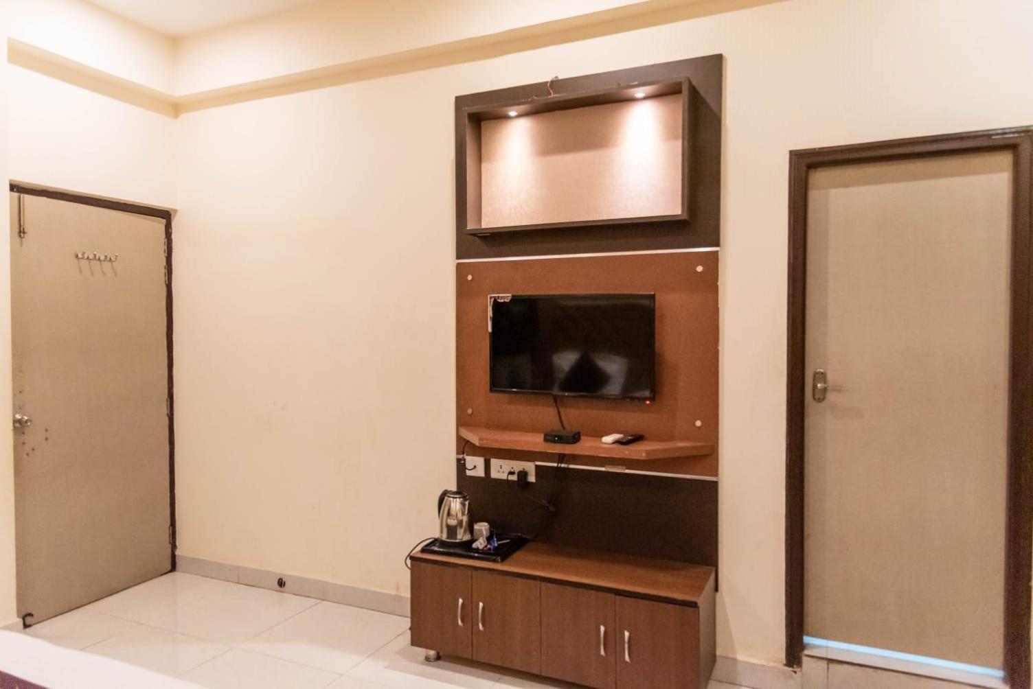 Maple Delite Hotel Lucknow Eksteriør billede