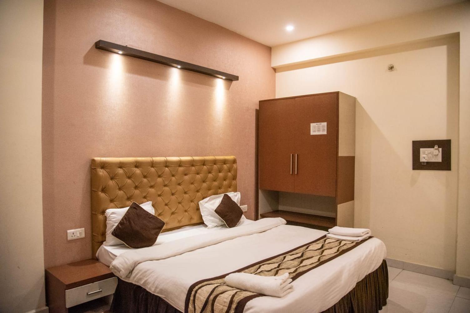 Maple Delite Hotel Lucknow Eksteriør billede