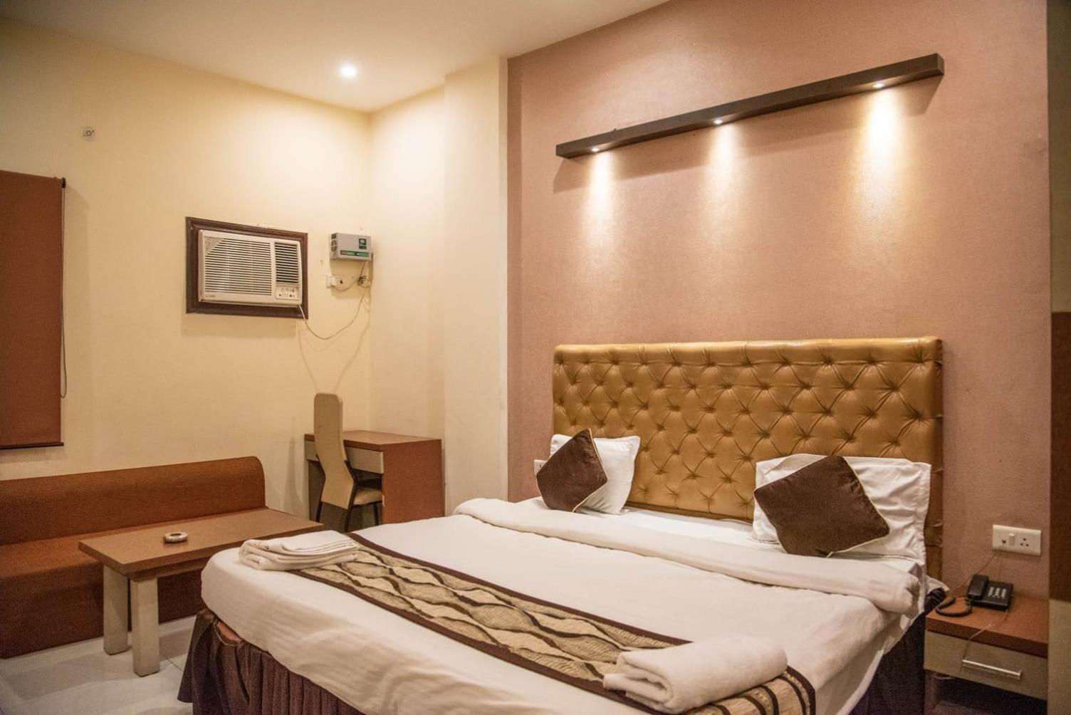 Maple Delite Hotel Lucknow Eksteriør billede